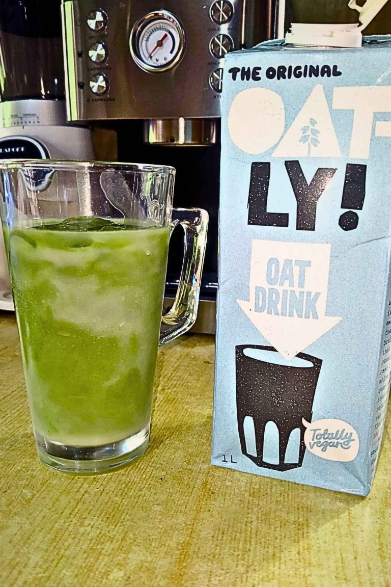 Process Shot Oatly Matcha Latte Recipe (5)